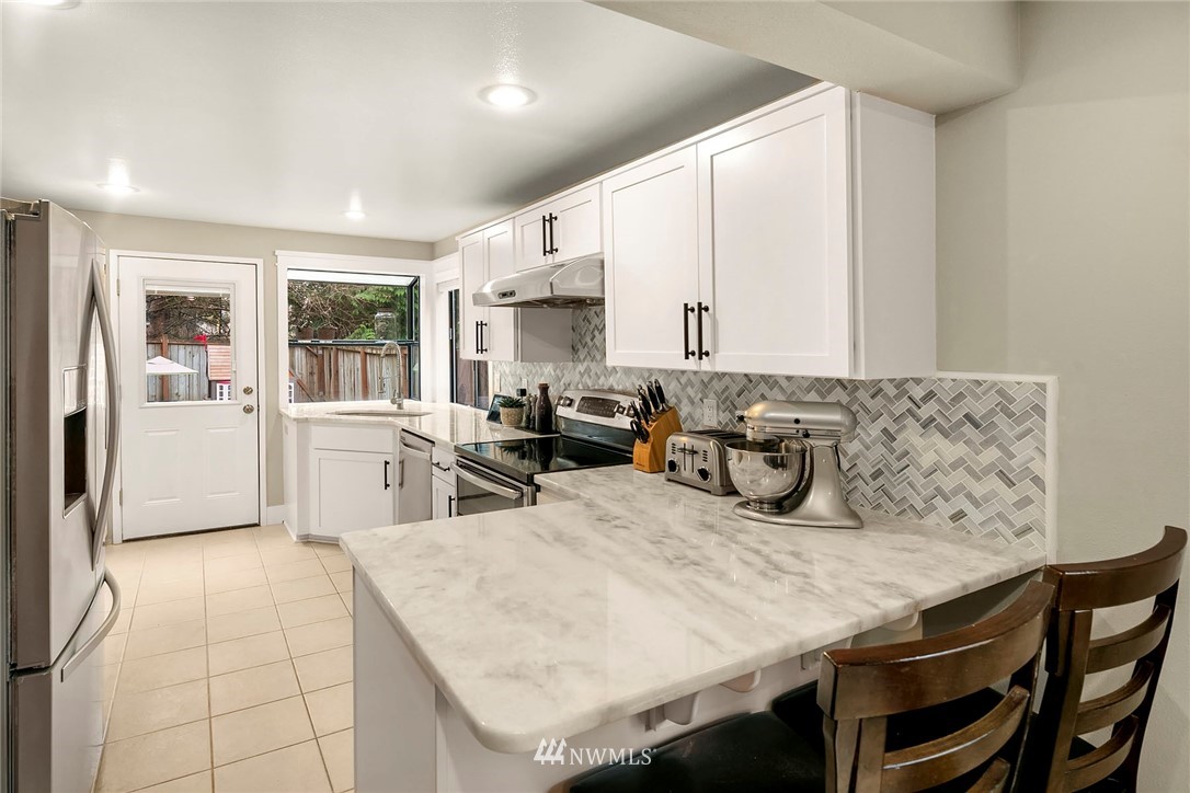 2141 Southeast 8th Place Renton, WA 98057 - Photo 10 of 23