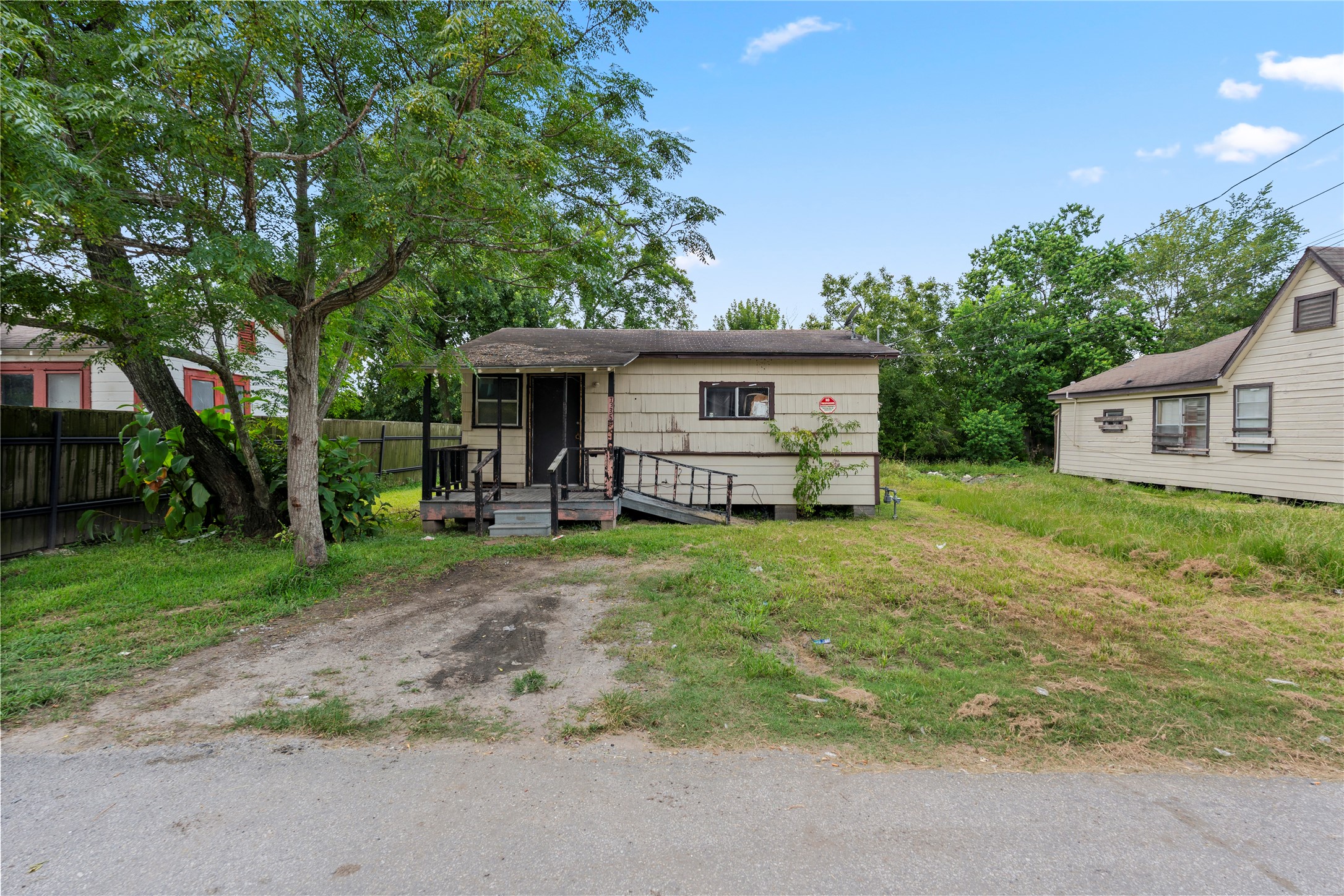 7335 Parkes Street Houston, TX 77088 - Photo 2 of 4