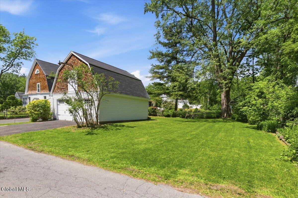 963 Riverview Road Clifton Park, NY 12148 - Photo 5 of 36 07-004_MW2_0845