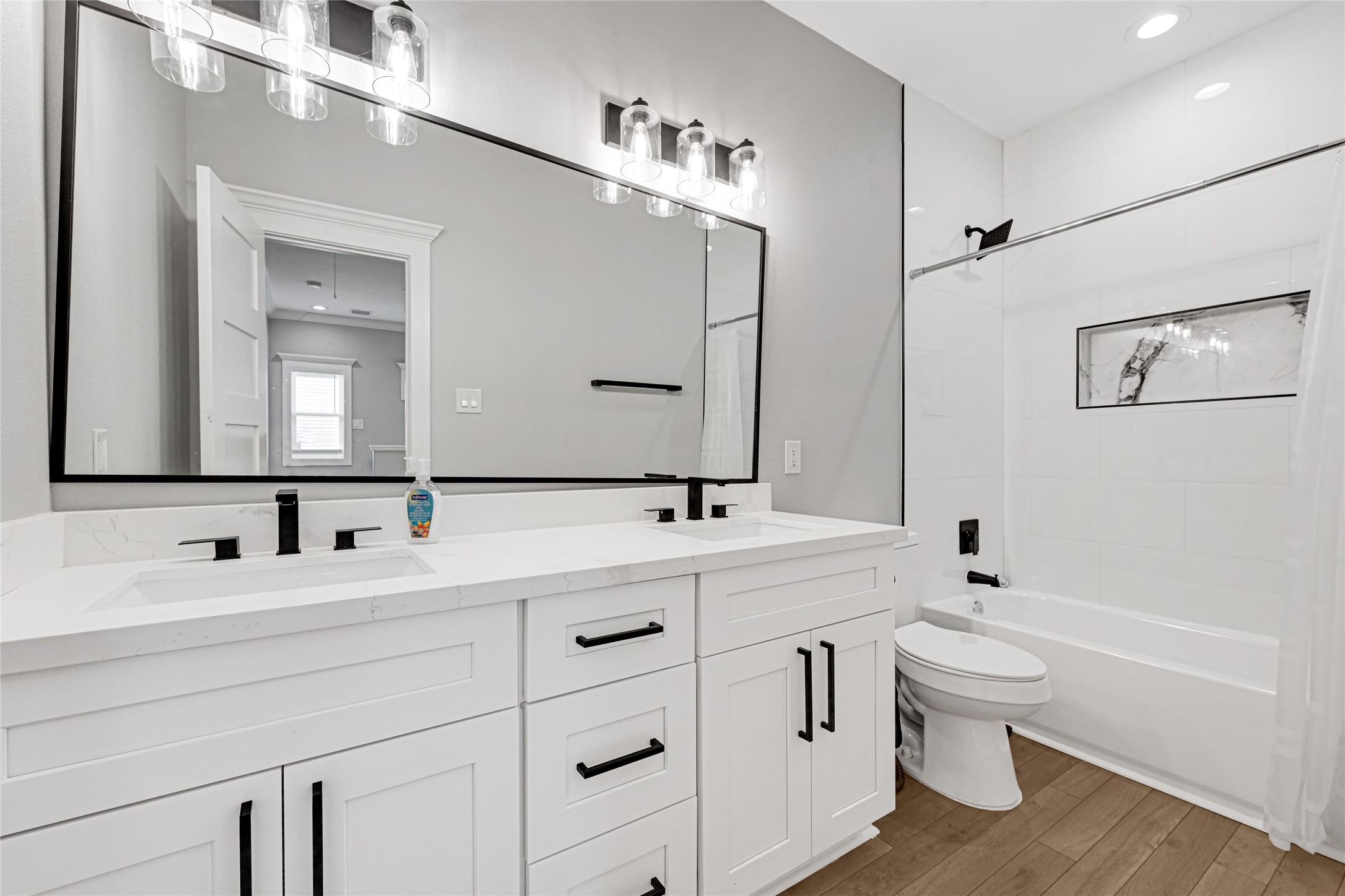 3513 Omega Street Houston, TX 77022 - Photo 22 of 32