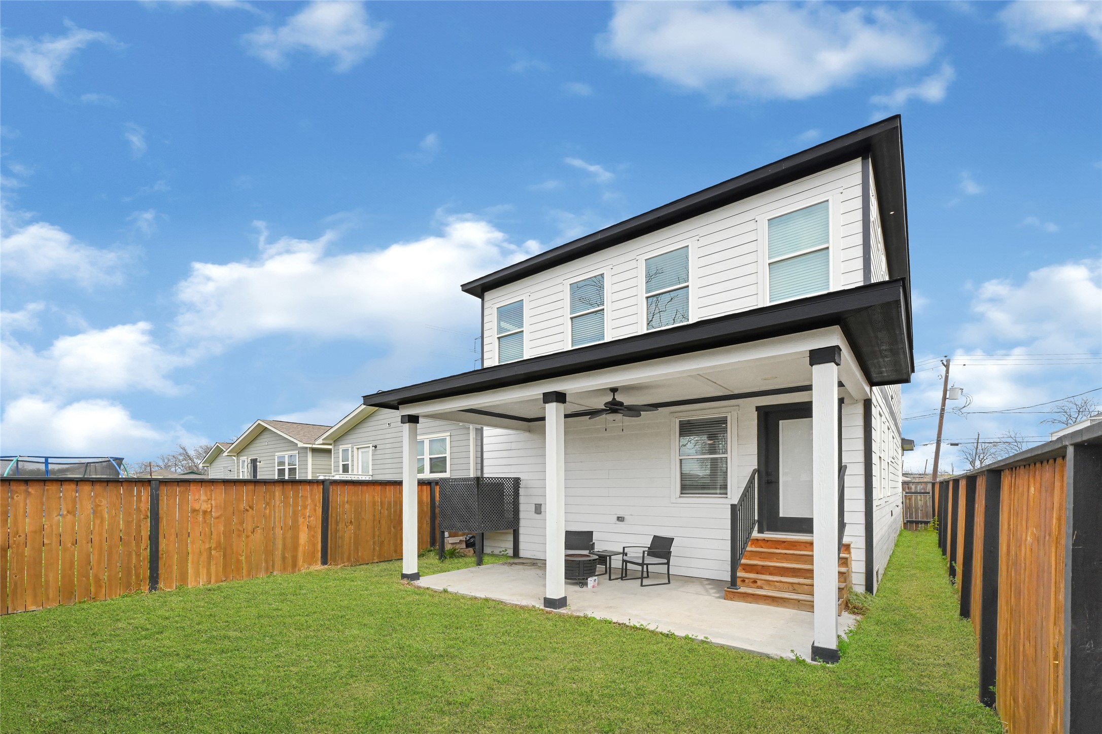 3513 Omega Street Houston, TX 77022 - Photo 4 of 32 20 x 10 covered patio