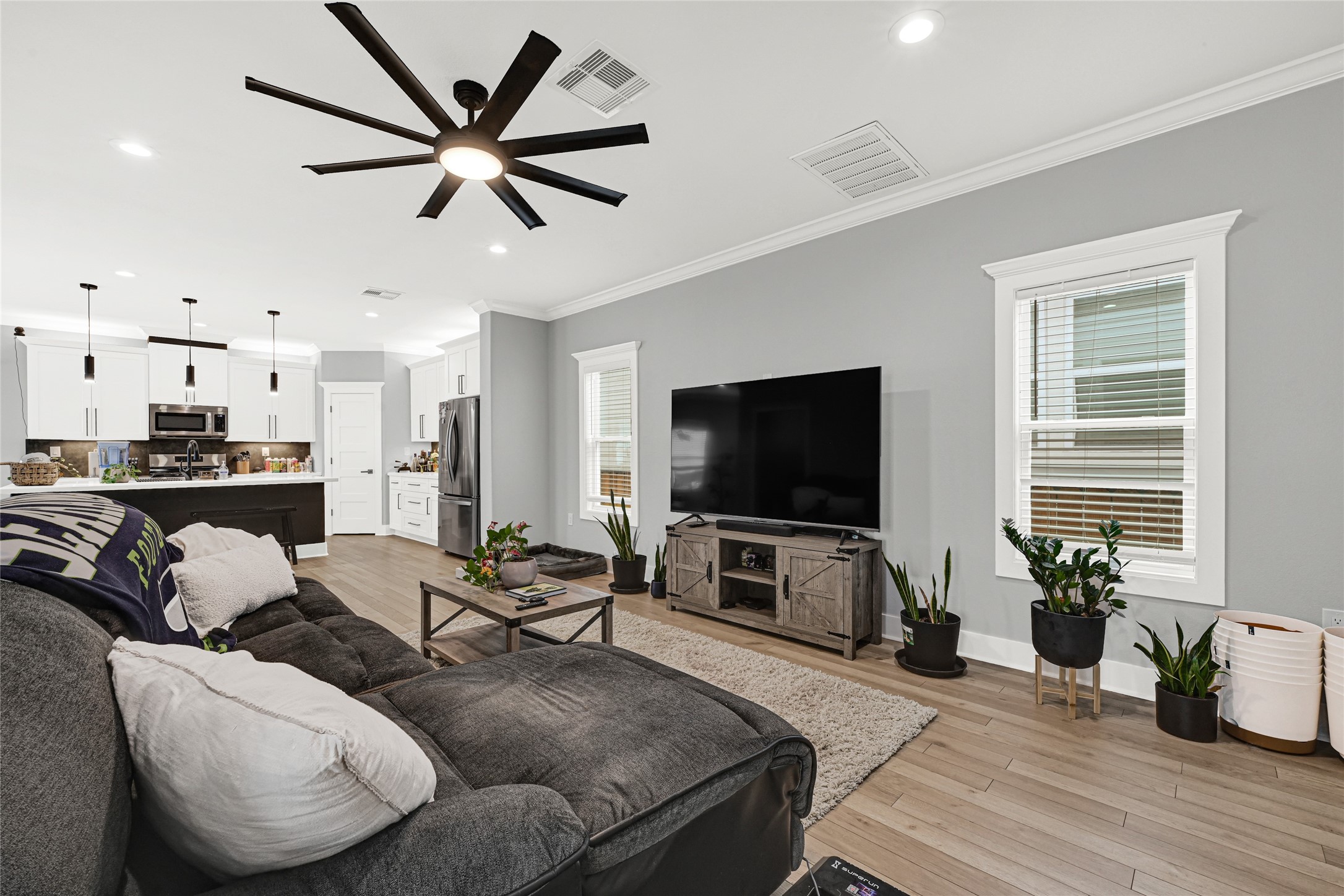 3513 Omega Street Houston, TX 77022 - Photo 7 of 32