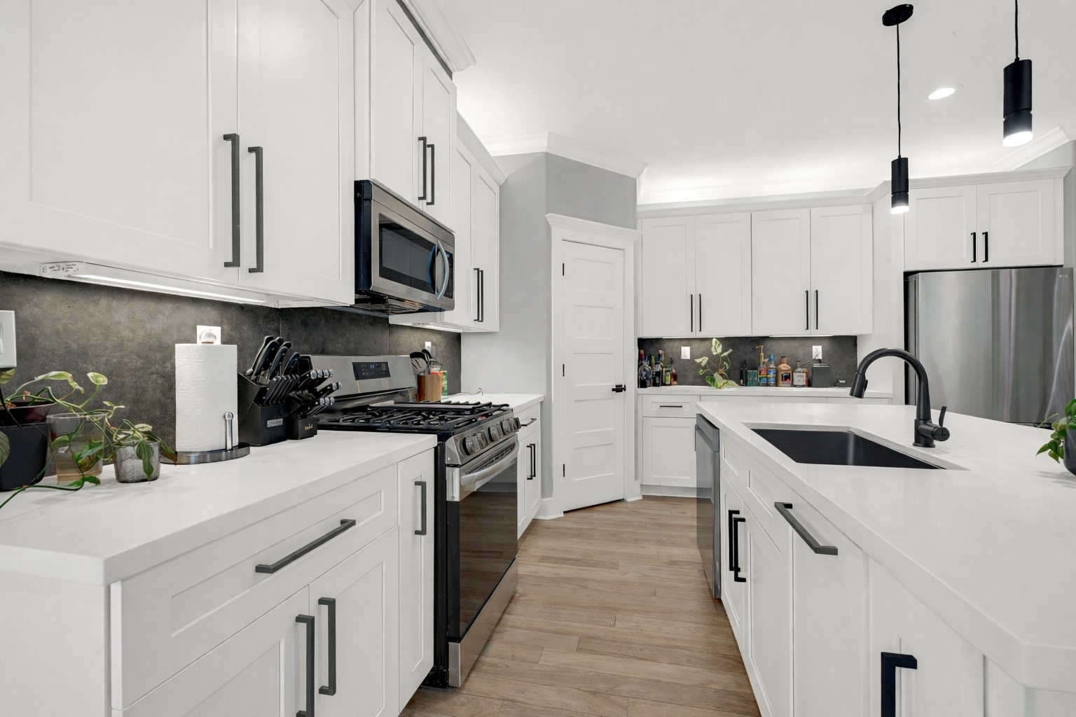 3513 Omega Street Houston, TX 77022 - Photo 10 of 32