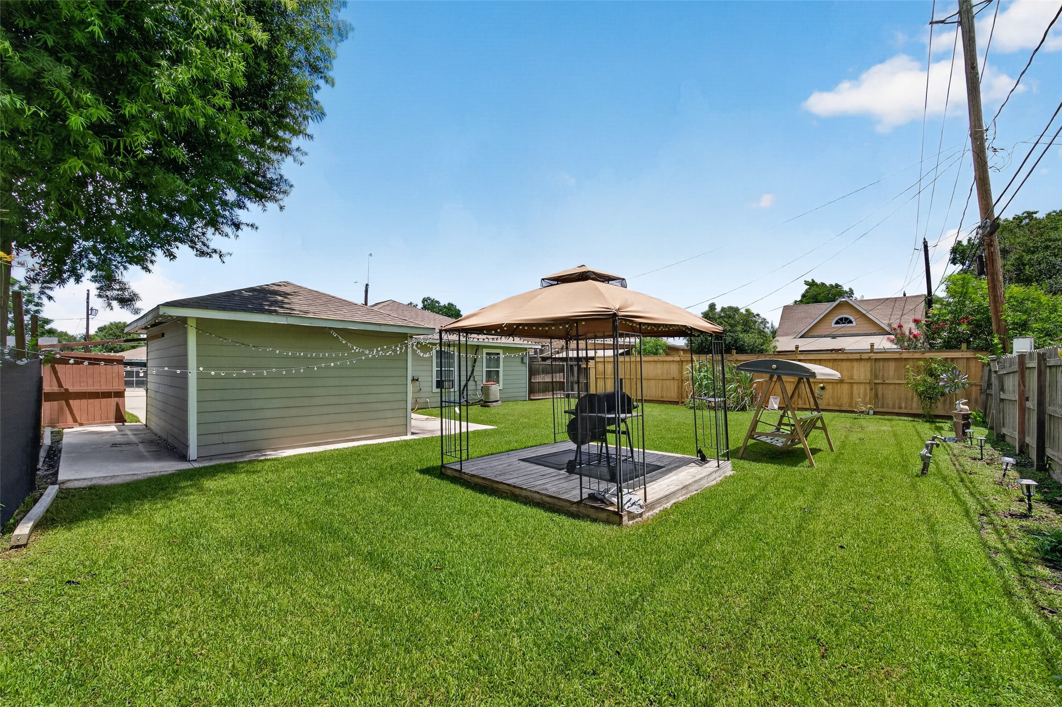 2402 Raymond Street Pasadena, TX 77506 - Photo 30 of 33