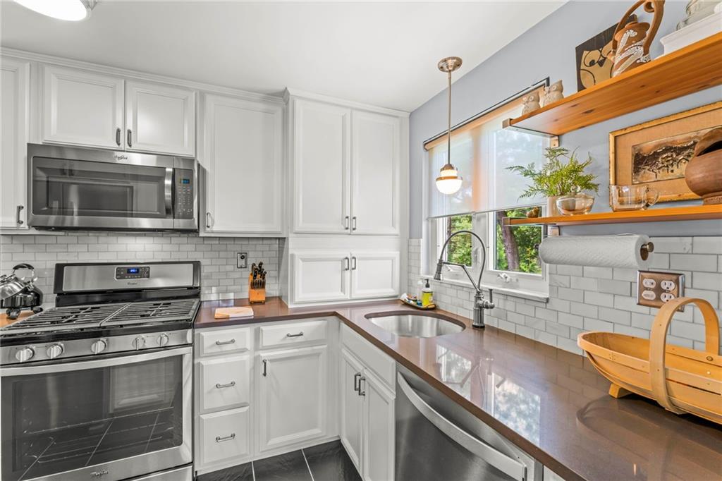 2009 Mohawk Road Pittsburgh, PA 15241 - Photo 11 of 31 Gallery Image 11