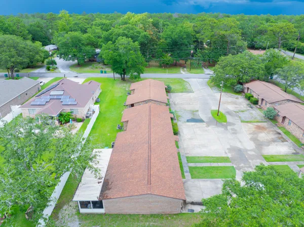 a view of a yard with flower plants