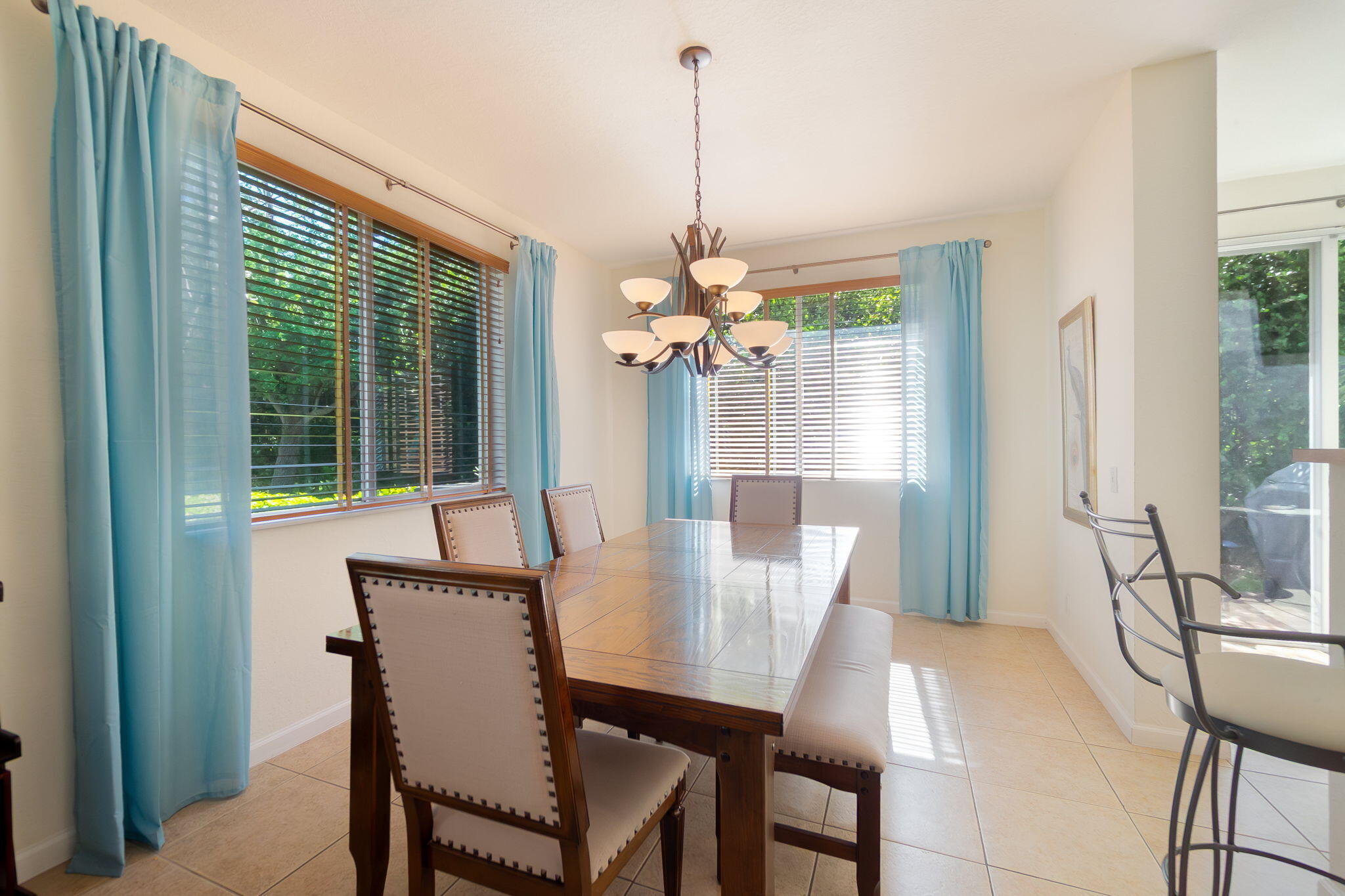 3197 Laurel Ridge Circle Riviera Beach, FL 33404 - Photo 8 of 38 Dinning room