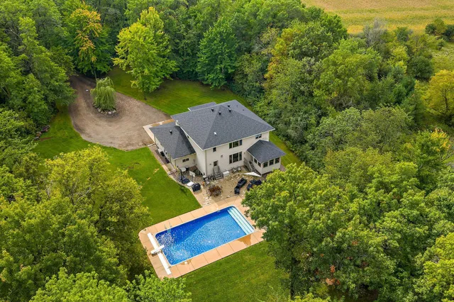 $829,900 | 1224 Highway 12, Roberts, WI 54023