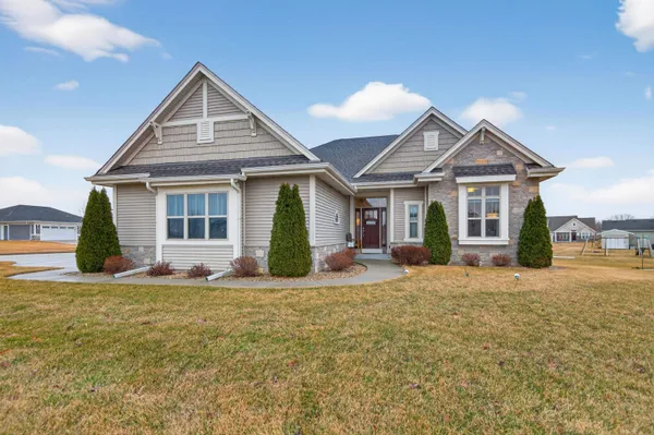 $559,900 | 235 Farmstead Drive East, Slinger, WI 53086
