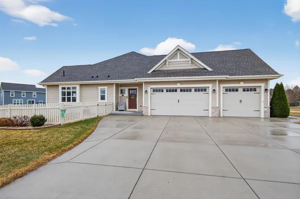 $559,900 | 235 Farmstead Drive East, Slinger, WI 53086