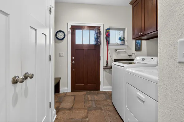 $559,900 | 235 Farmstead Drive East, Slinger, WI 53086