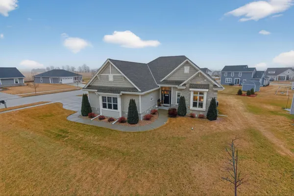 $559,900 | 235 Farmstead Drive East, Slinger, WI 53086