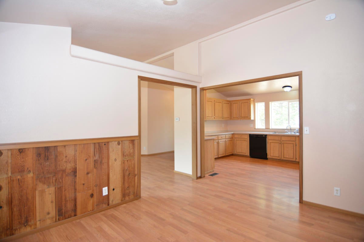 51340 Dianne Road La Pine, OR 97739 - Photo 18 of 36 18