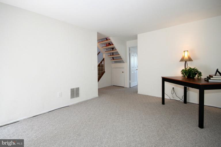 10500 Reed's Landing Circle Burke, VA 22015 - Photo 3 of 19 Family Room