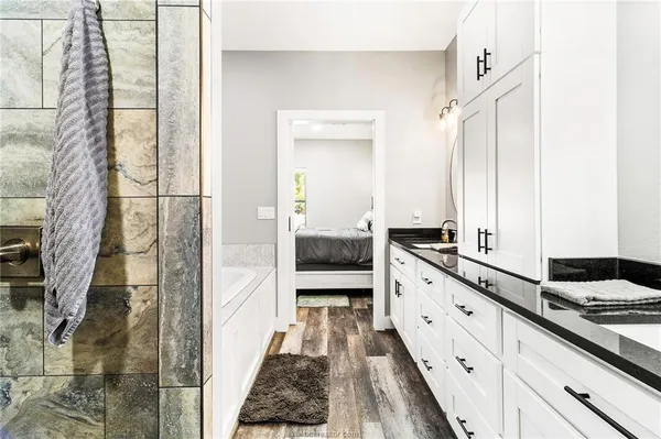 $1,100,000 | 7196 South County Road 458, Normangee, TX 77871