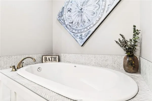 $1,100,000 | 7196 South County Road 458, Normangee, TX 77871