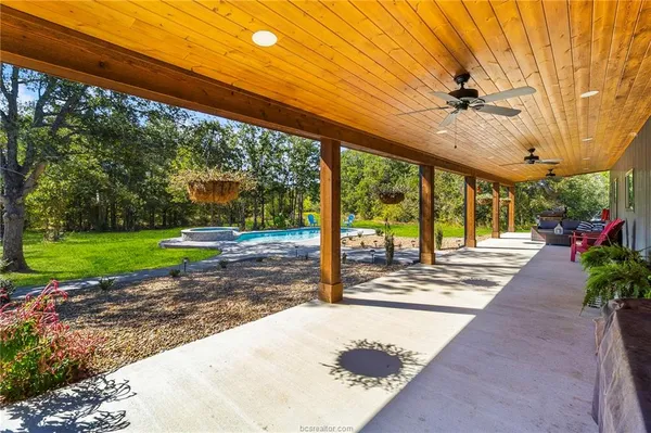 $1,100,000 | 7196 South County Road 458, Normangee, TX 77871