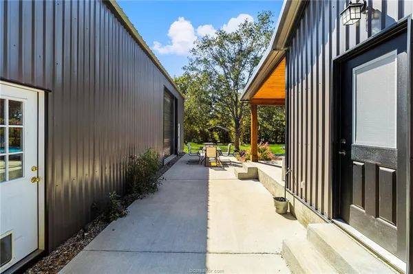 $1,100,000 | 7196 South County Road 458, Normangee, TX 77871