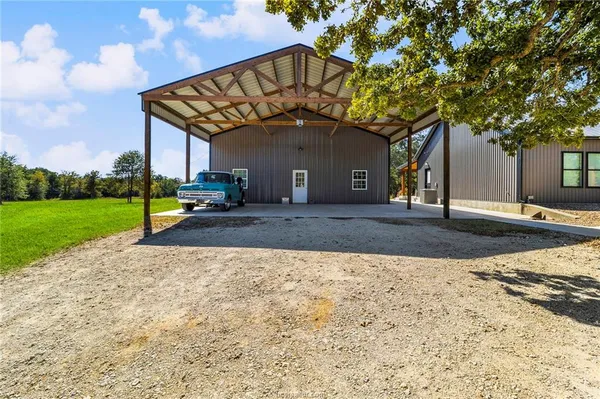 $1,100,000 | 7196 South County Road 458, Normangee, TX 77871