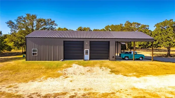 $1,100,000 | 7196 South County Road 458, Normangee, TX 77871