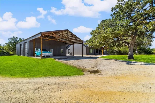 $1,100,000 | 7196 South County Road 458, Normangee, TX 77871