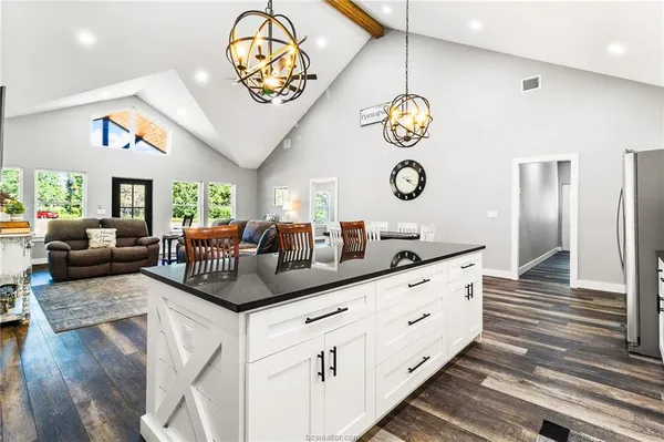 $1,100,000 | 7196 South County Road 458, Normangee, TX 77871