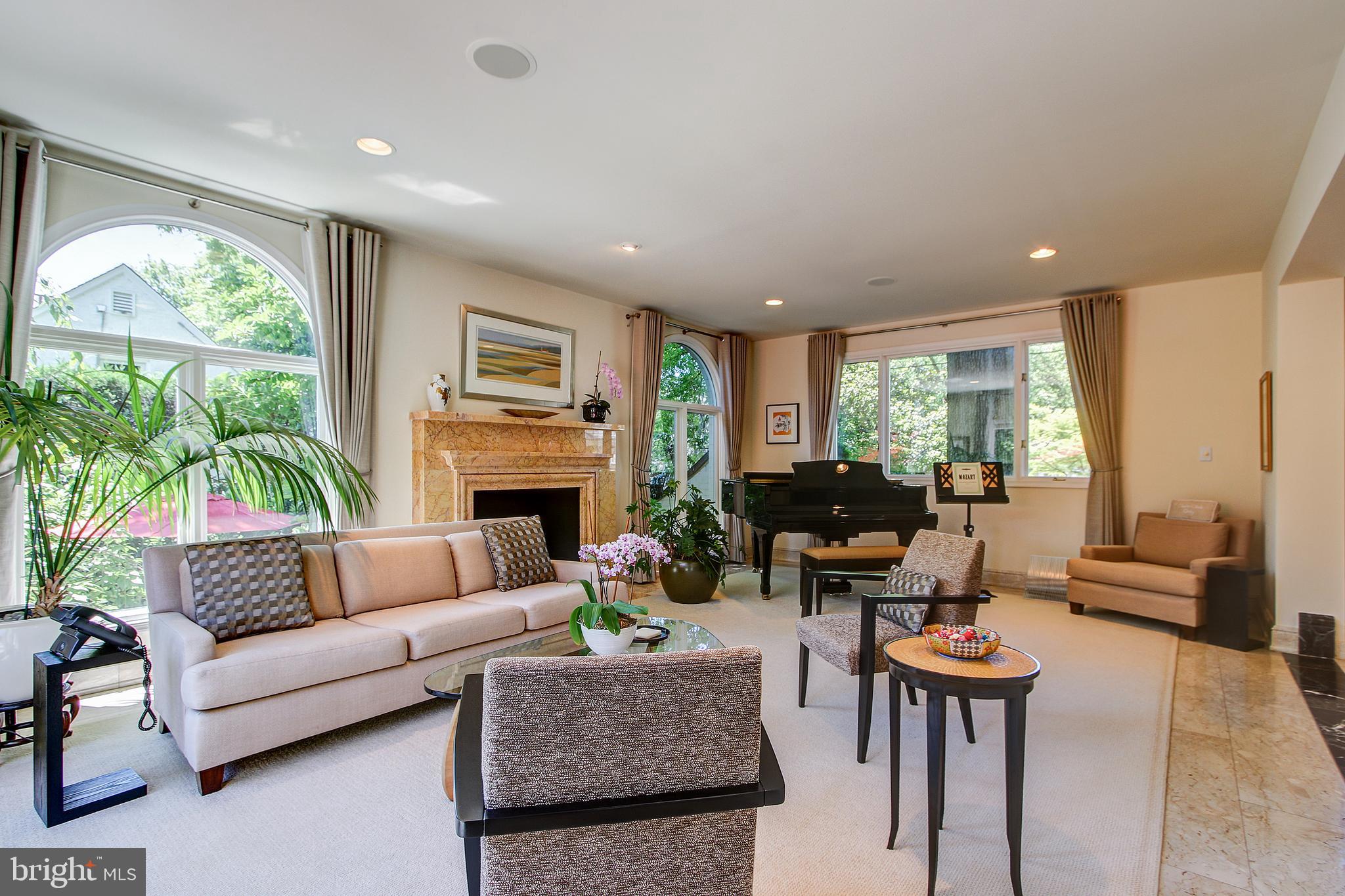 7211 Fairfax Road Bethesda, MD 20814 - Photo 6 of 39 Living Room
