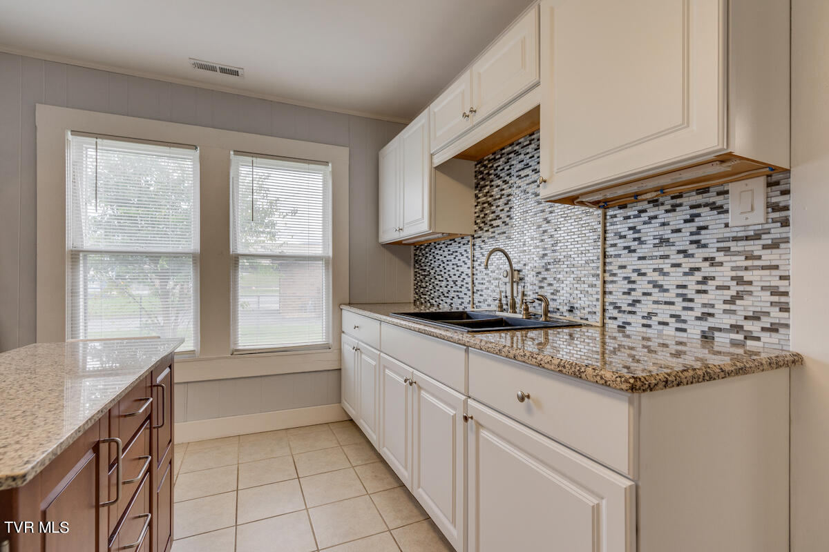 804 Jonesborough Road Erwin, TN 37650 - Photo 9 of 25 804 Jonesborough Rd