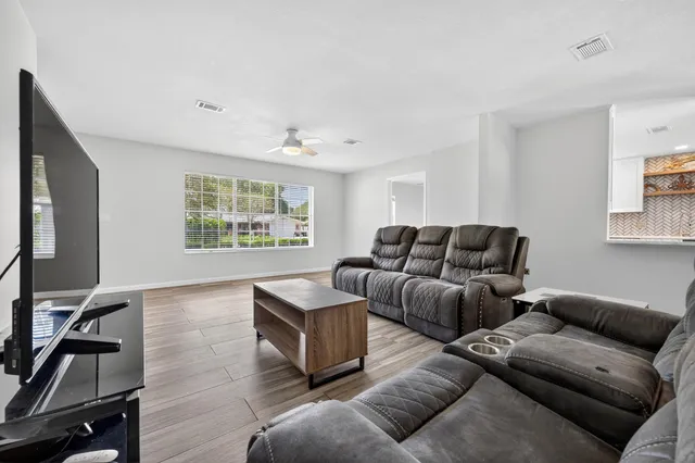 $430,000 | 614 Merioneth Drive Northeast, Fort Walton Beach, FL 32547