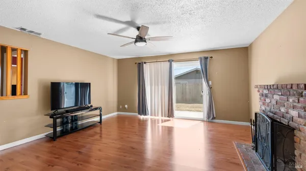 $450,000 | 535 Amesbury Drive, Dixon, CA 95620