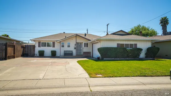 $450,000 | 535 Amesbury Drive, Dixon, CA 95620
