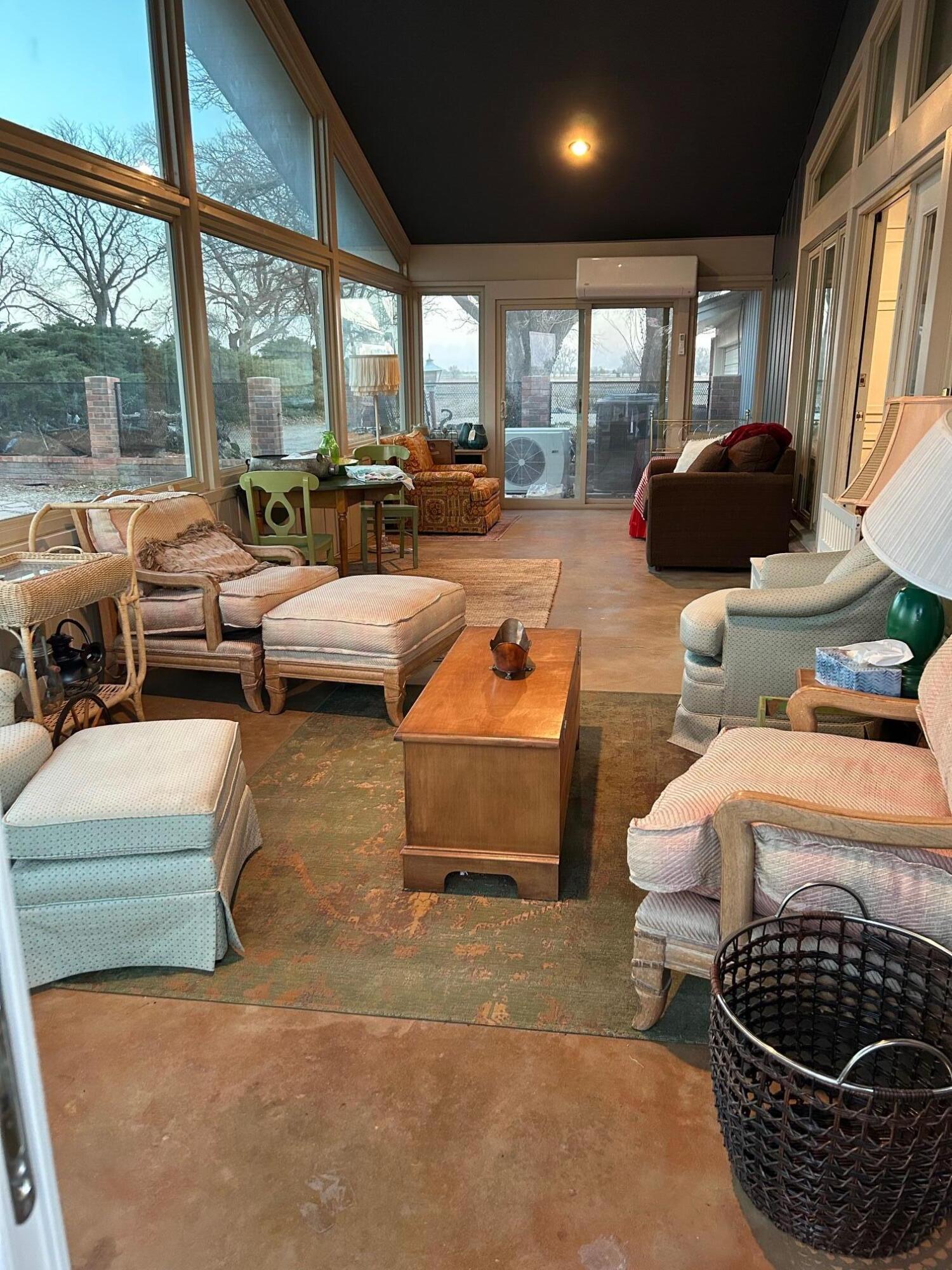 1907 Highway 70 Muleshoe, TX 79347 - Photo 19 of 34 a living room with furniture and a large window