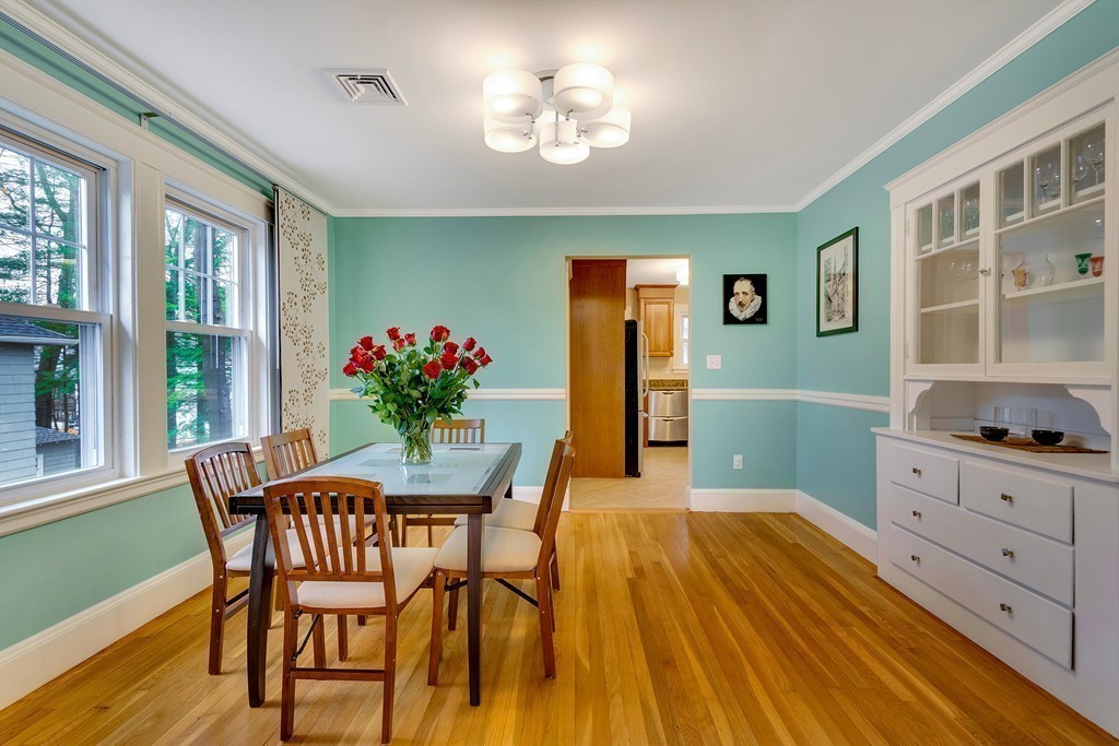 73 Athelstane Road, Unit 73 Newton, MA 02459 - Photo 3 of 20 a dining room with furniture and window