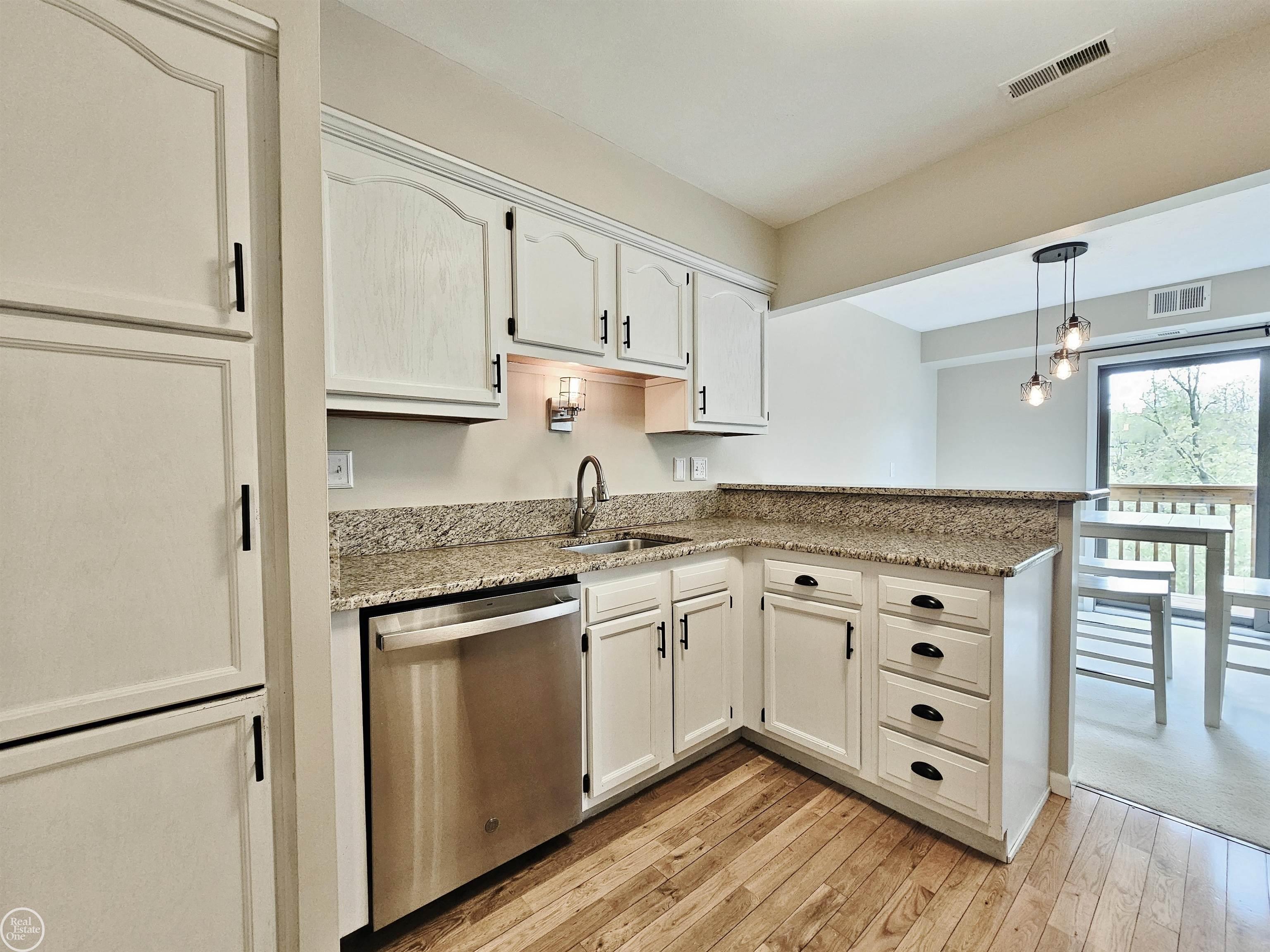 1693 Riverside Drive, Unit 6 Rochester Hills, MI 48309 - Photo 12 of 30