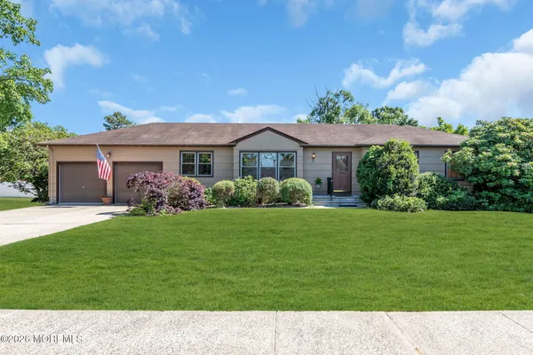 $539,999 | 202 Yvonne Drive, Toms River, NJ 08753