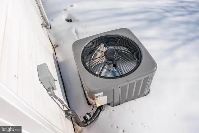 a view of road with yard