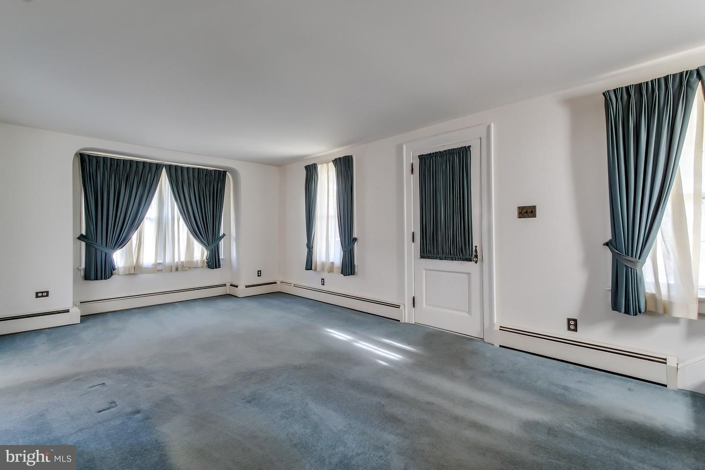 449 Hillcrest Road York, PA 17403 - Photo 4 of 27