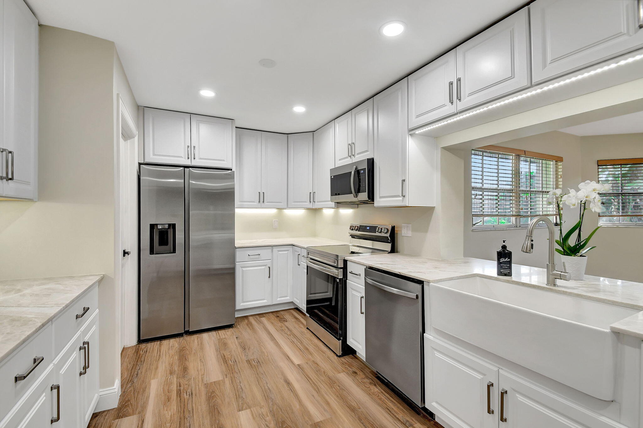 538 Forestview Drive Atlantis, FL 33462 - Photo 15 of 60 Fully Renovated Kitchen