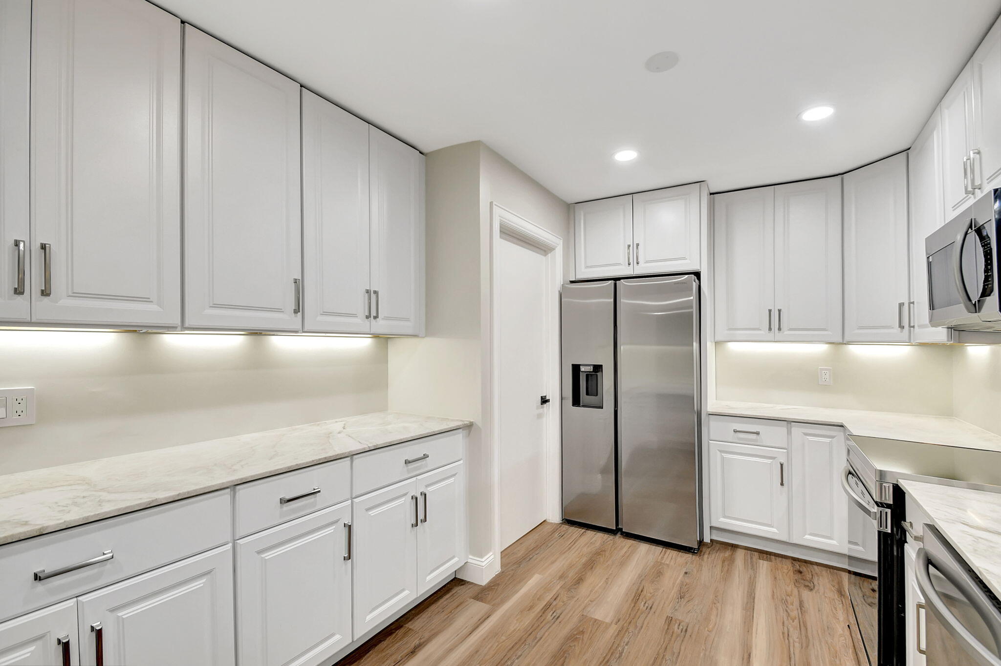 538 Forestview Drive Atlantis, FL 33462 - Photo 16 of 60 Gorgeous Kitchen