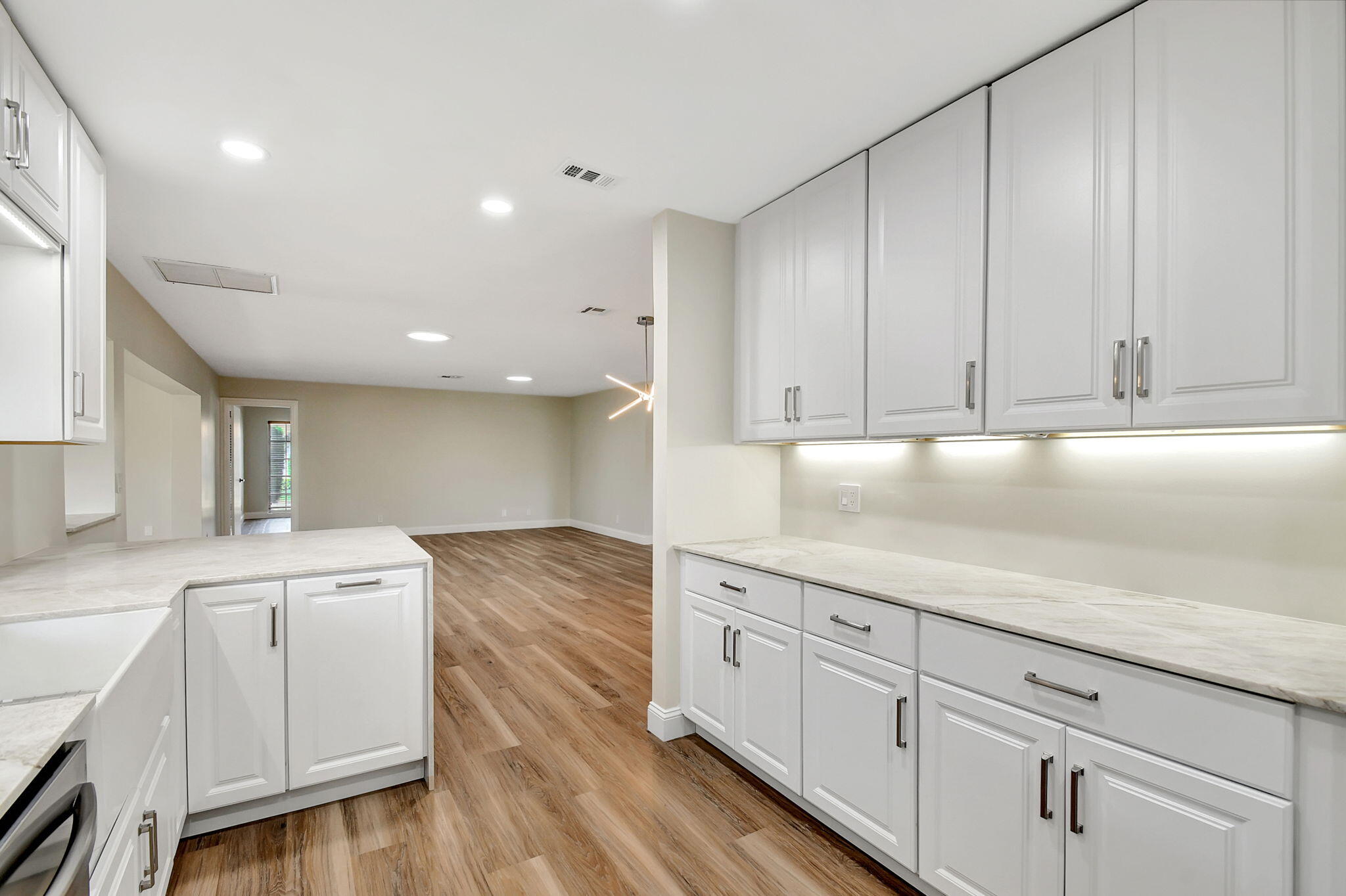538 Forestview Drive Atlantis, FL 33462 - Photo 17 of 60 Tons of cabinets