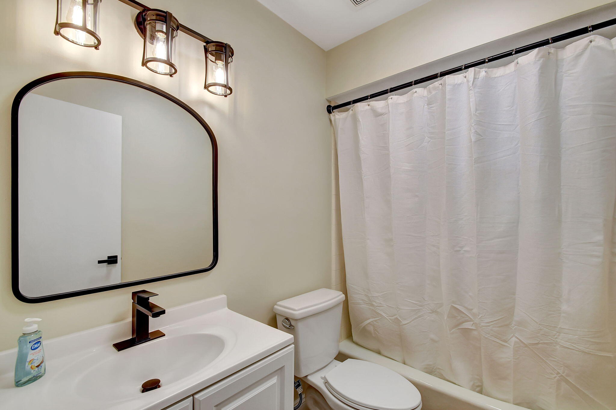 538 Forestview Drive Atlantis, FL 33462 - Photo 32 of 60 Guest Bath