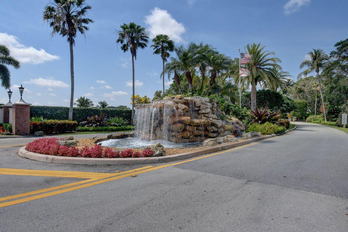 538 Forestview Drive Atlantis, FL 33462 - Photo 41 of 60 Fountain