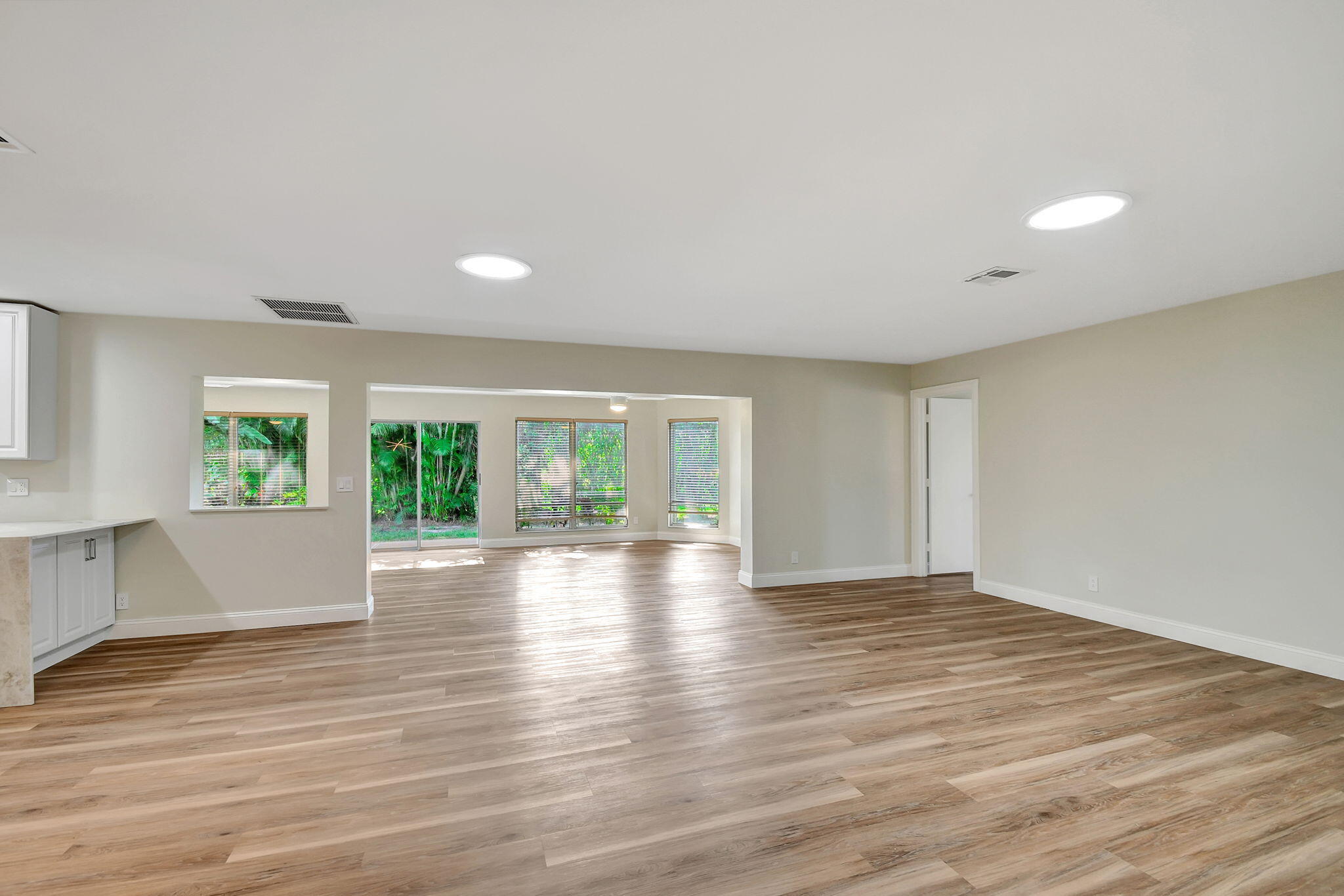 538 Forestview Drive Atlantis, FL 33462 - Photo 8 of 60 Living Area