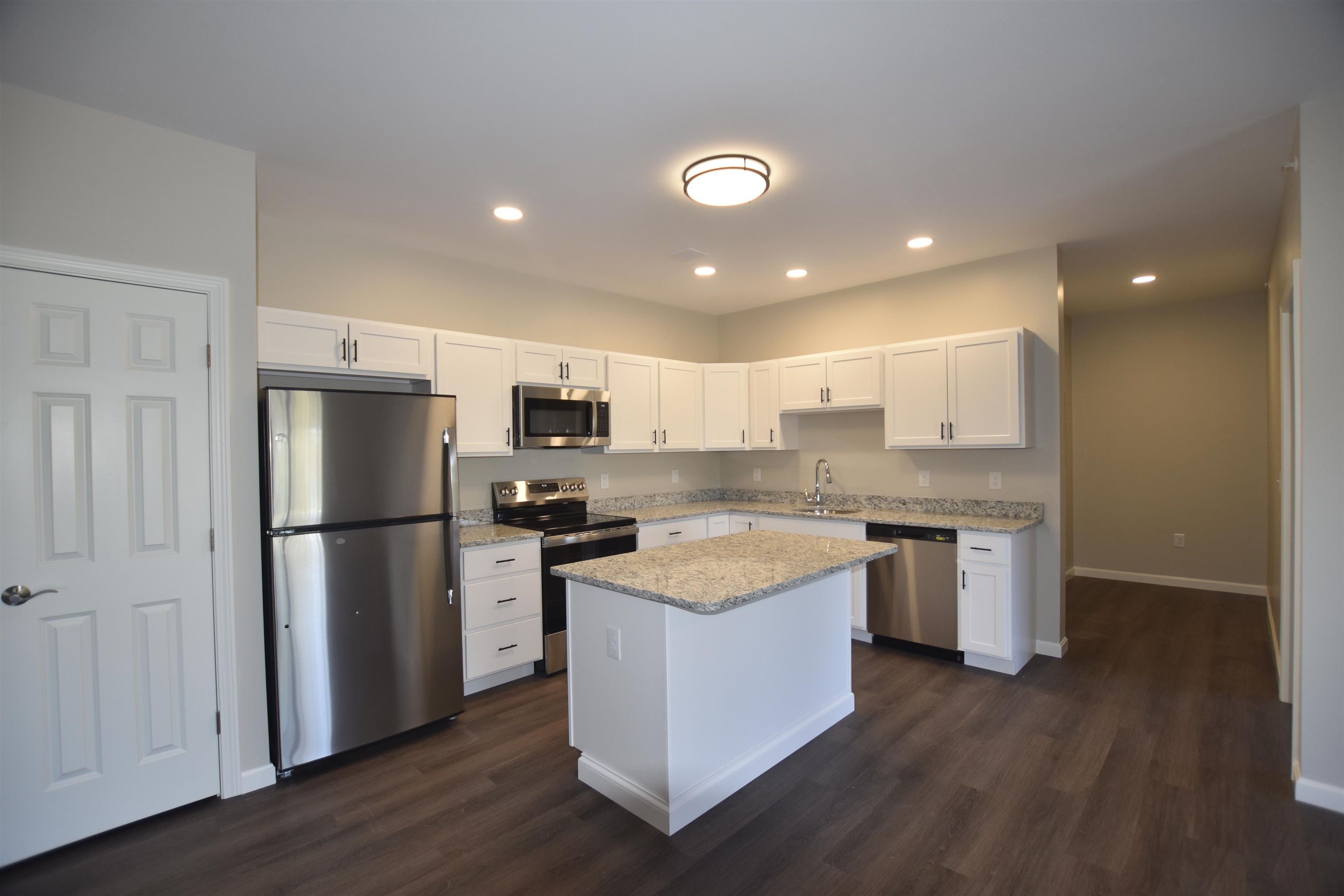 217 Rockingham Road, Unit 304 Londonderry, NH 03053 - Photo 3 of 14