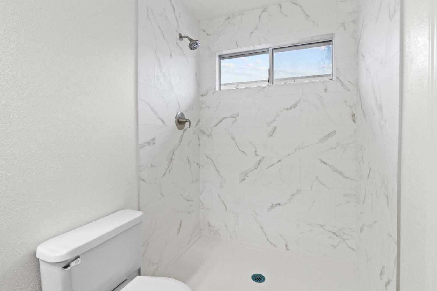 3002 Tri Lane Cameron Park, CA 95682 - Photo 20 of 34 Glass shower door has been installed since photo was taken