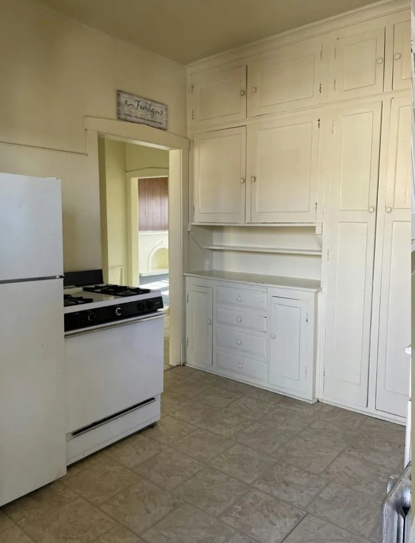 3320 West 67th Street, Unit 3N Chicago, IL 60629 - Photo 6 of 9 a kitchen with granite countertop cabinets and appliances