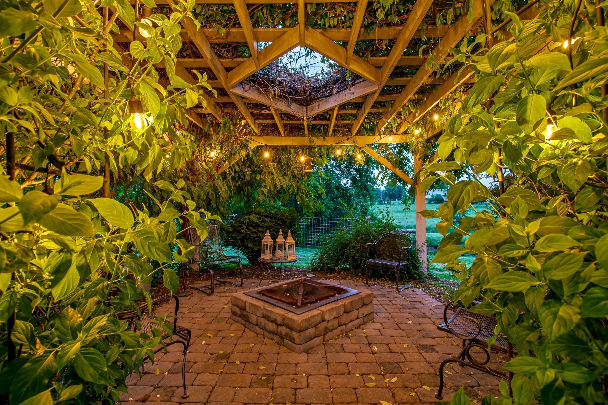 3310 Booker Ridge Road Mount Pleasant, TN 38474 - Photo 31 of 40 a backyard of a house with table and chairs