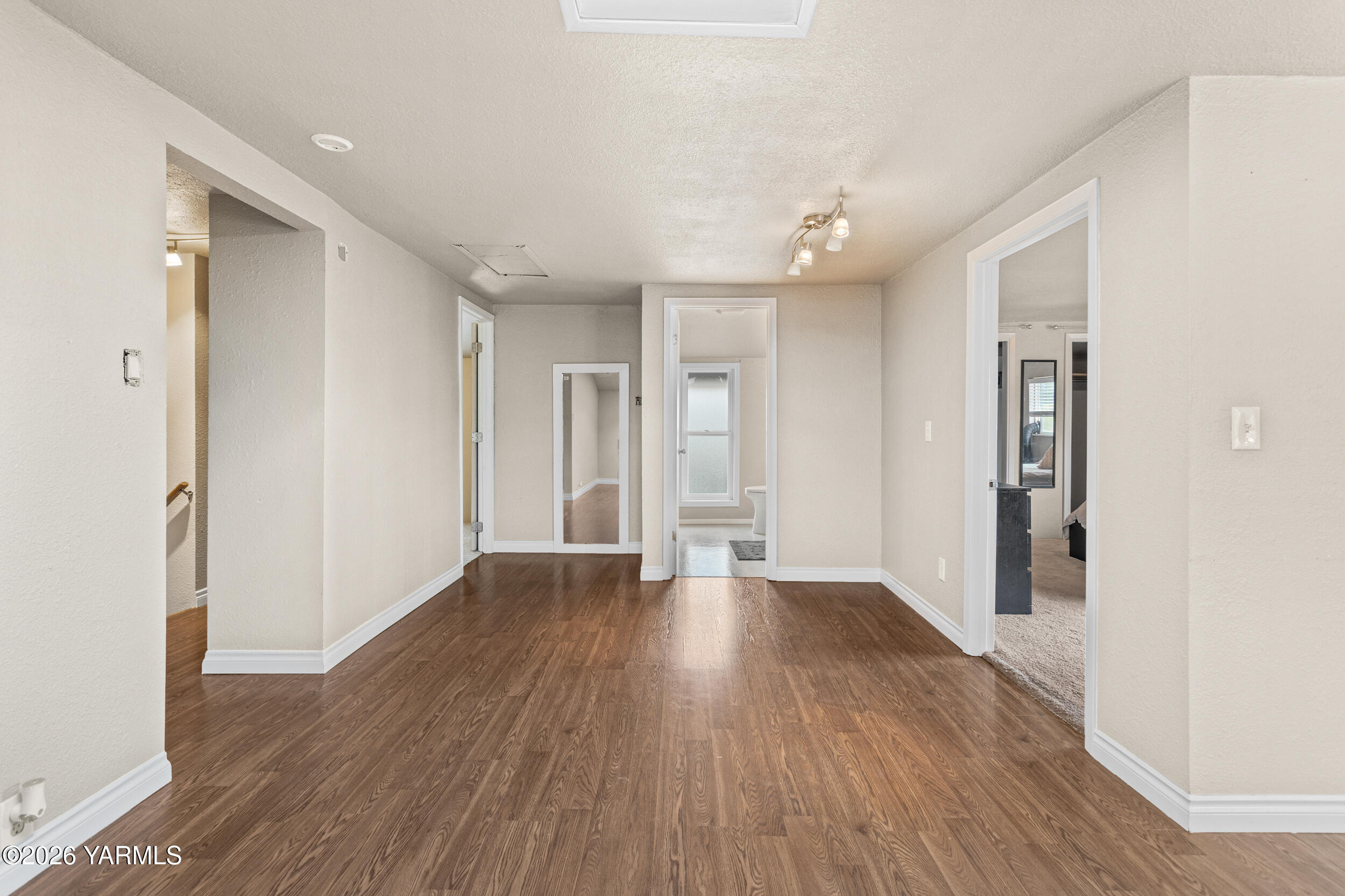 2121 Pleasant Hill Road Selah, WA 98942 - Photo 25 of 38 wooden floor in an empty room with a window