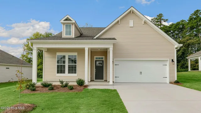 $377,520 | 812 Fernwind Circle, Aberdeen, NC 28315