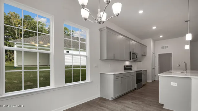 $377,520 | 812 Fernwind Circle, Aberdeen, NC 28315